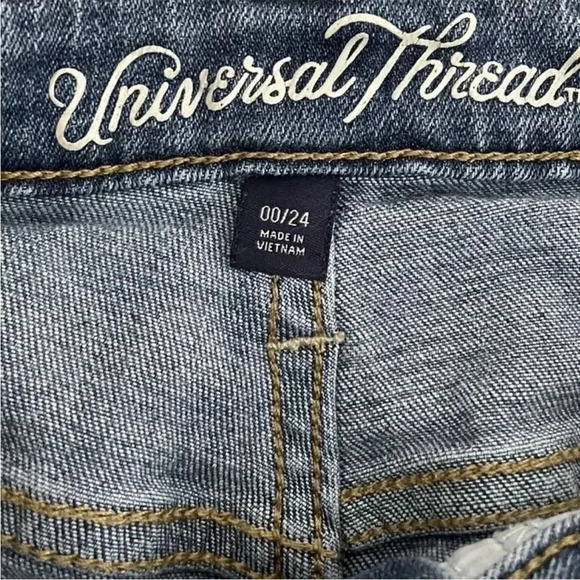 Universal Thread High Rise Straight Crop Blue Jeans Size 00 Distressed Raw Hem - Picture 3 of 11